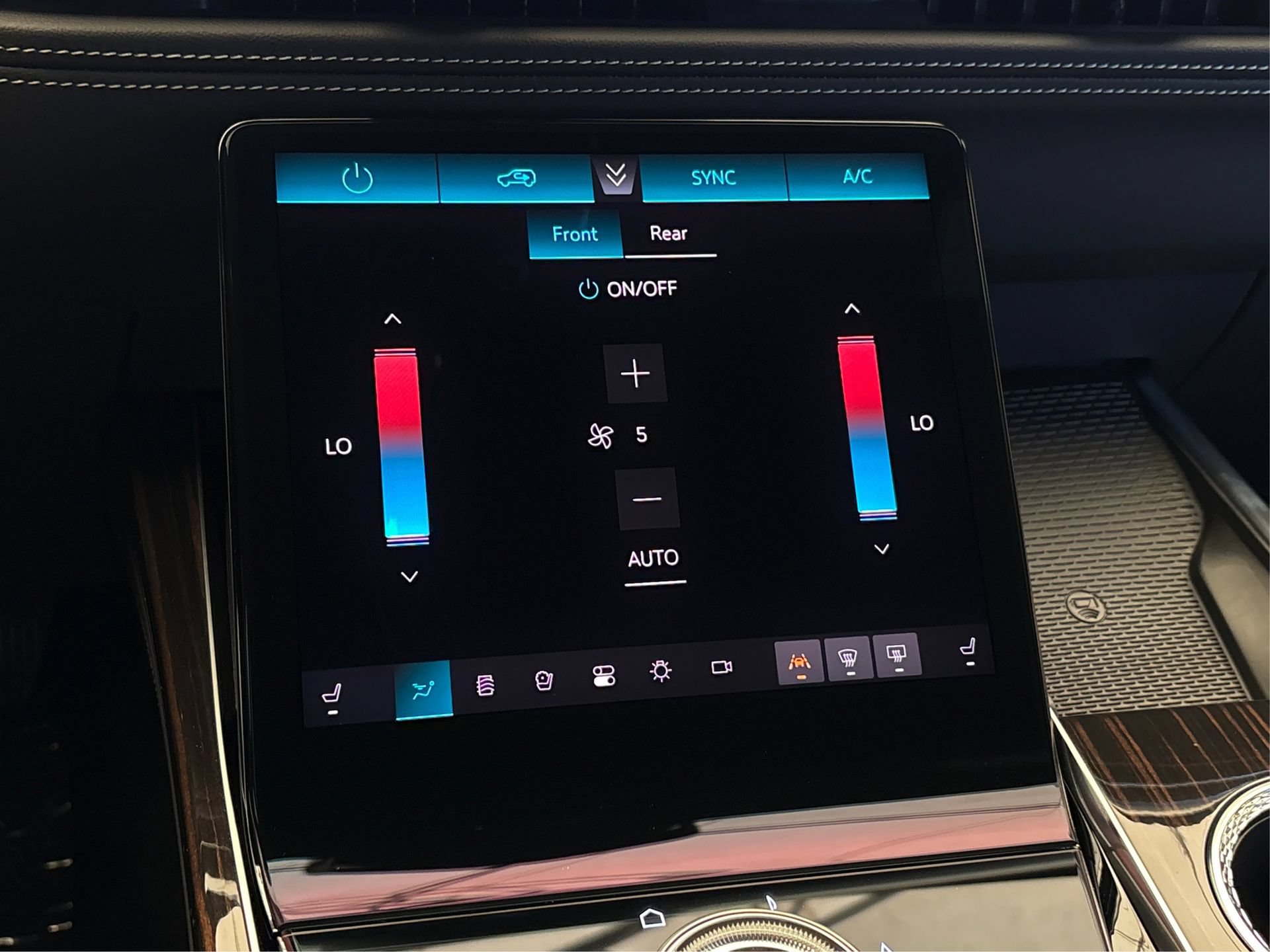 New 2026 Cadillac Escalade ESV Luxury AWD/4WD image 25