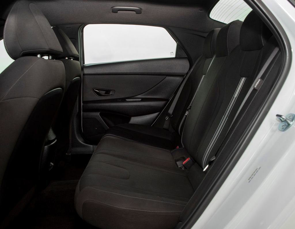 Used 2025 Hyundai Elantra SEL image 8