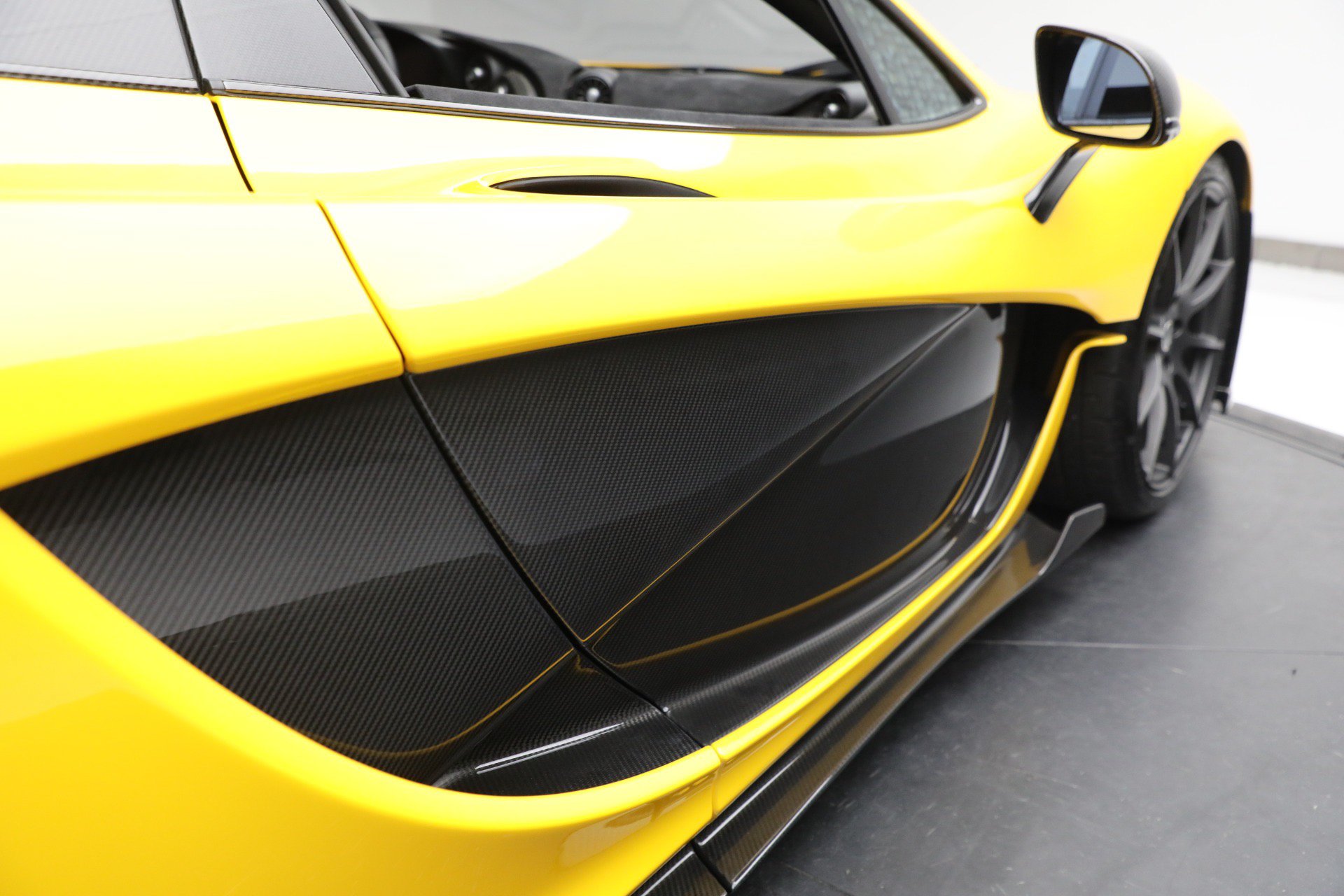 Used 2015 McLaren P1 RWD image 32