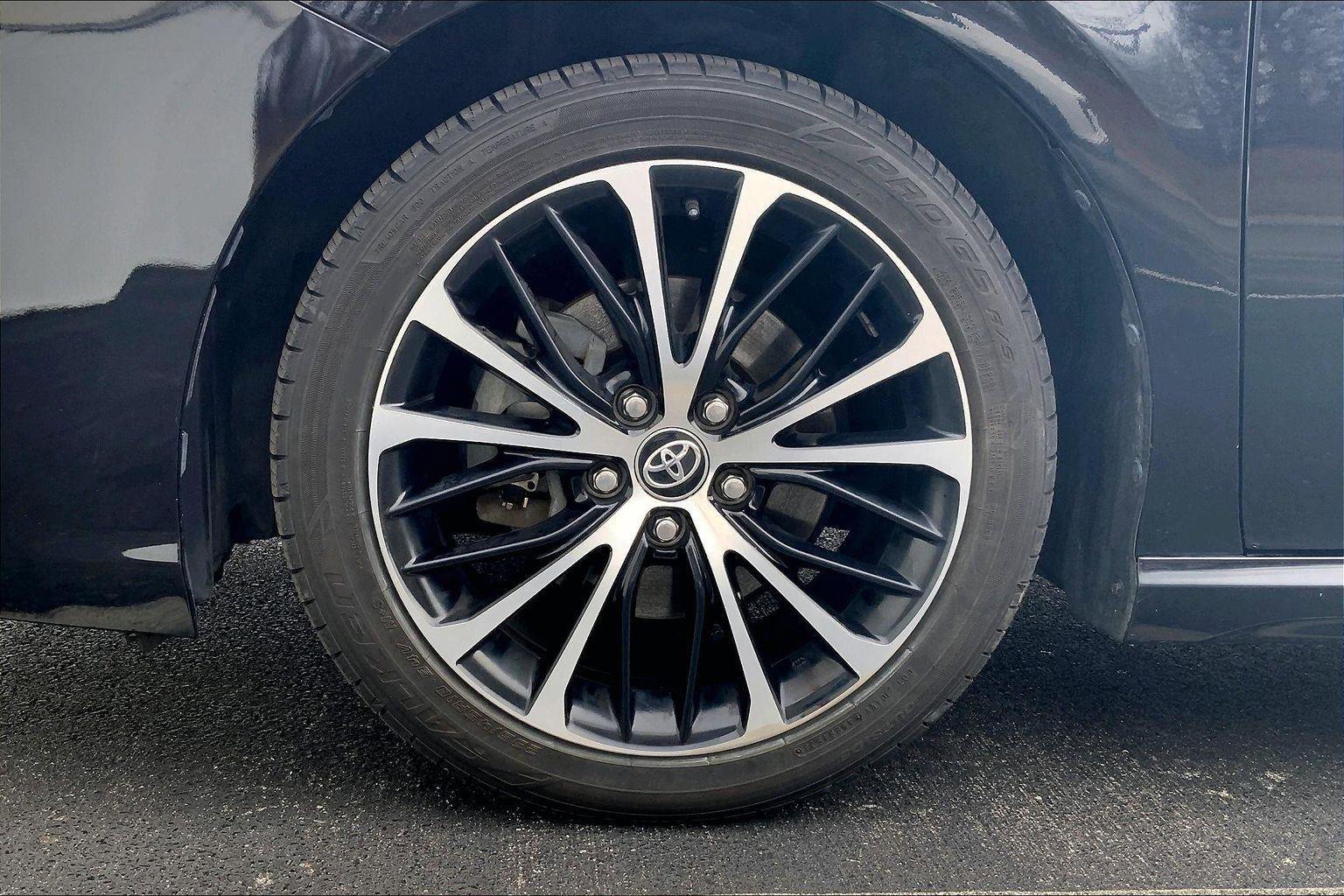 Used 2020 Toyota Camry SE w/ Convenience Package image 9