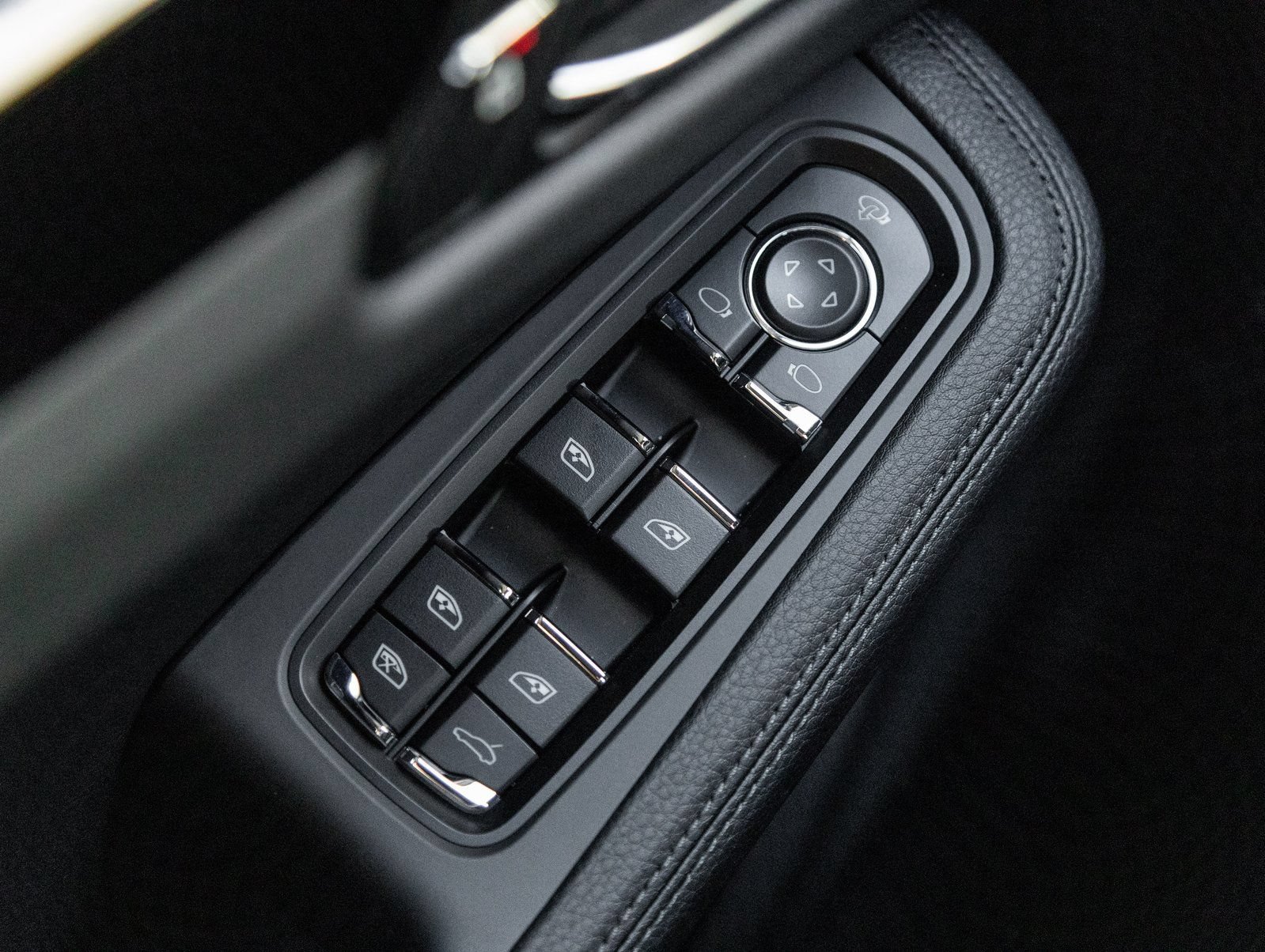 Certified 2026 Porsche Macan AWD/4WD image 19