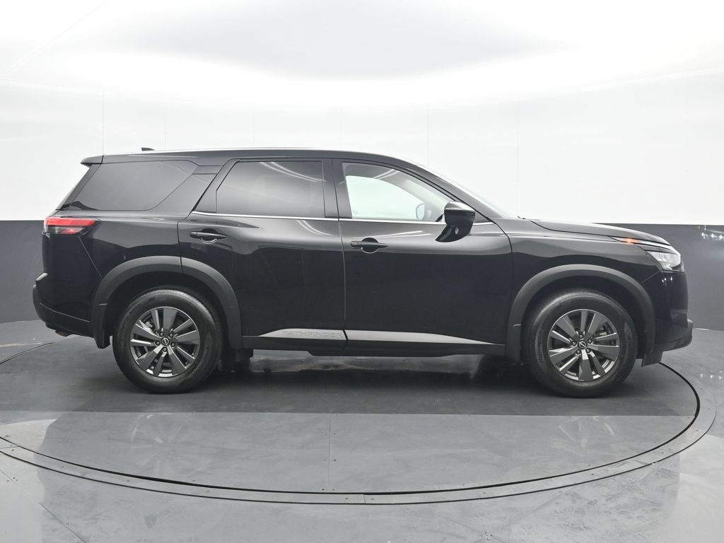 Used 2025 Nissan Pathfinder S AWD/4WD image 7
