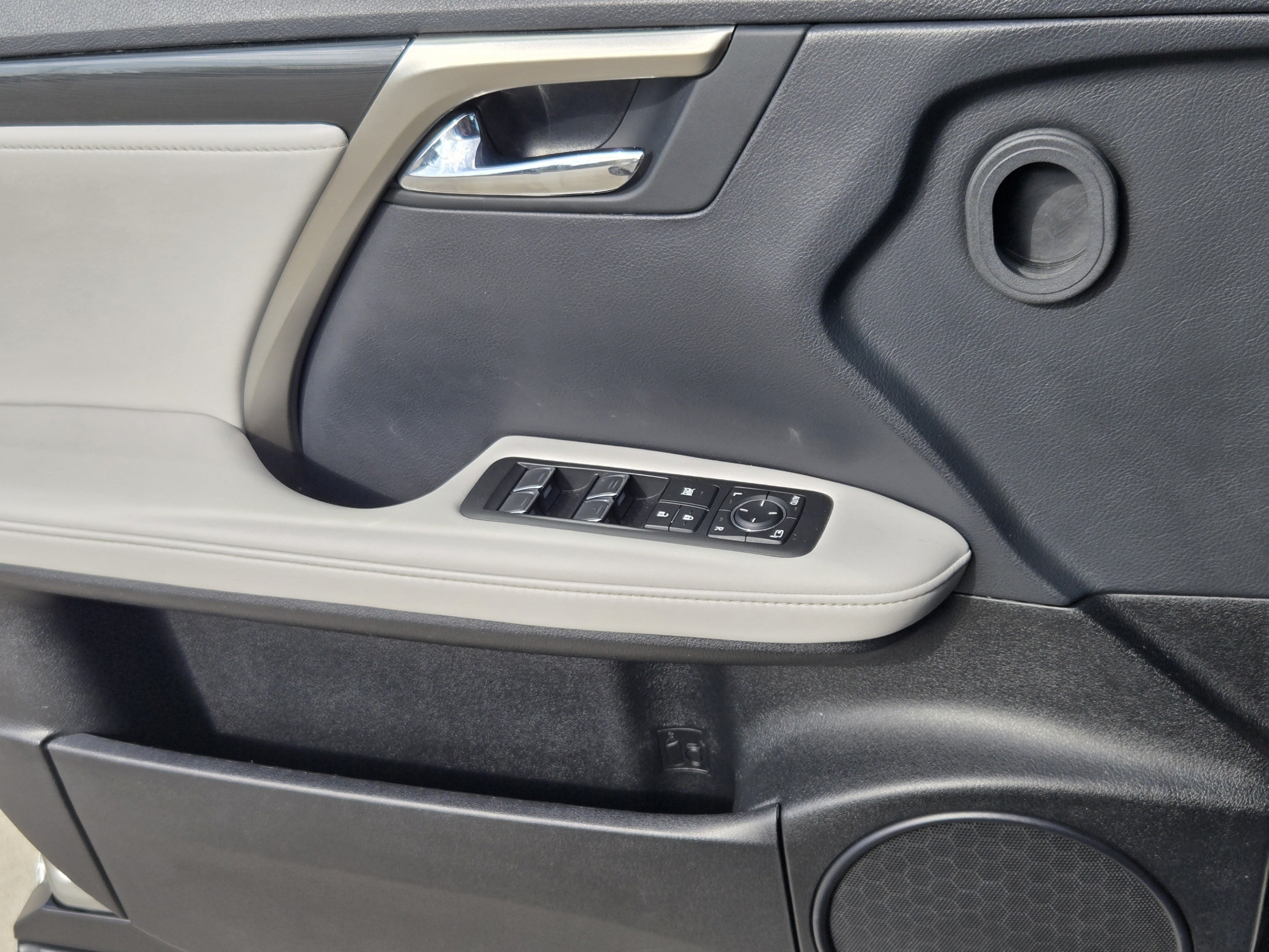 Used 2020 Lexus RX 350 FWD w/ Accessory Package image 18