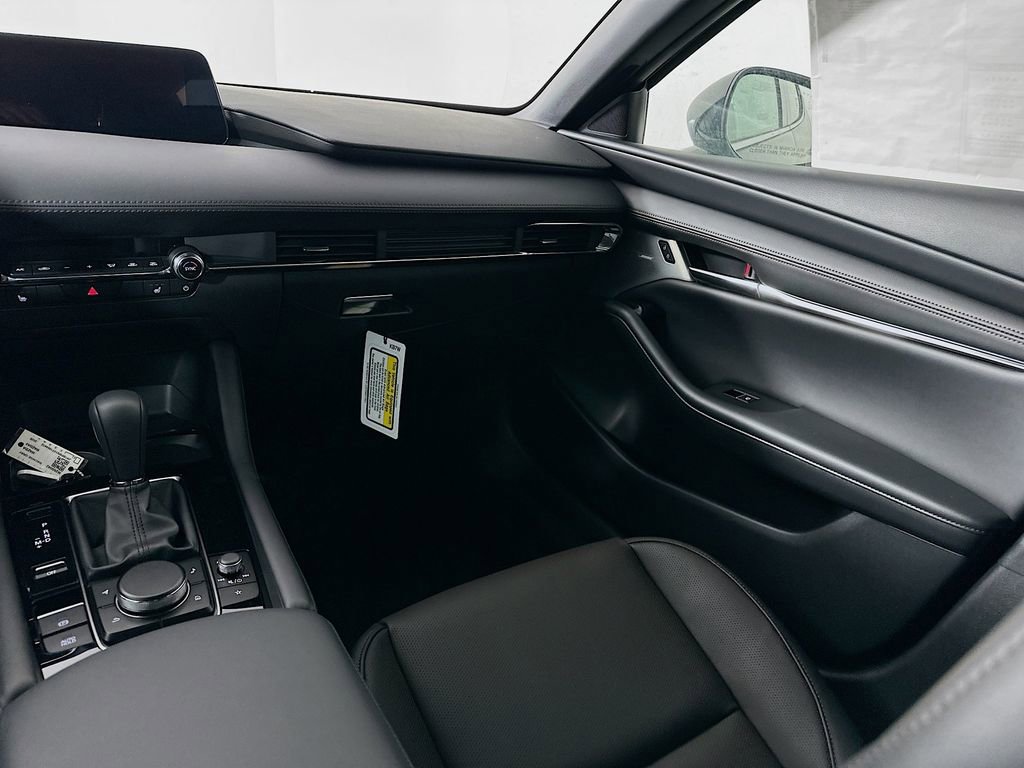 New 2026 MAZDA MAZDA3 Hatchback w/Premium Plus Pkg image 31