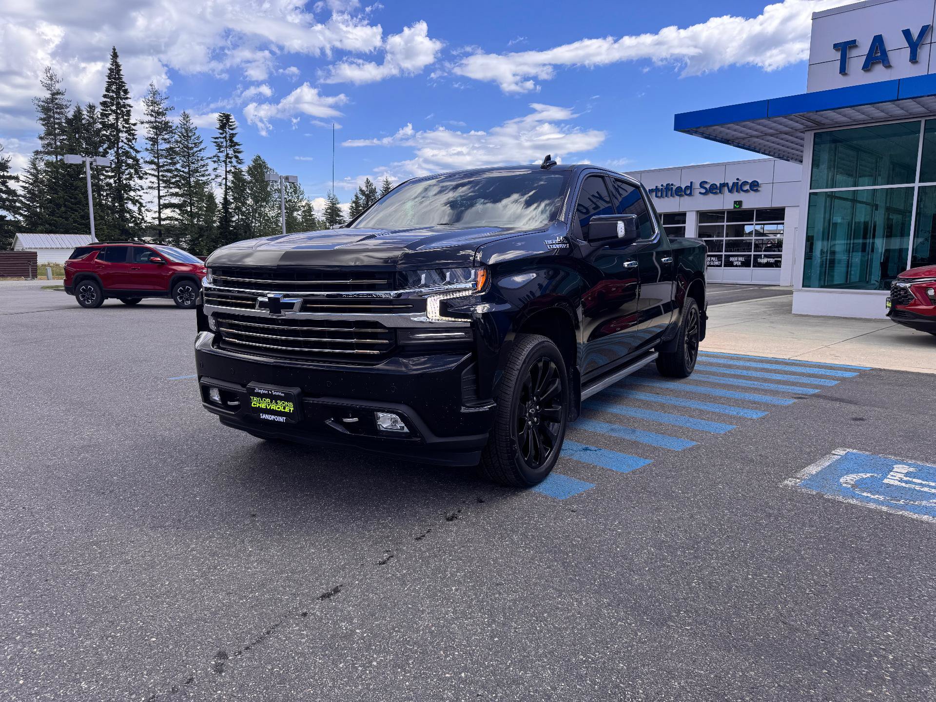 Used 2021 Chevrolet Silverado 1500 High Country w/ Technology Package AWD/4WD image 3