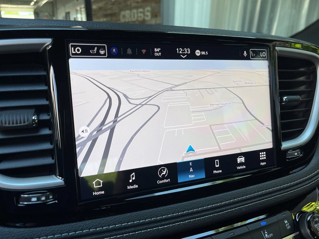 New 2027 Chrysler Pacifica Limited FWD image 4