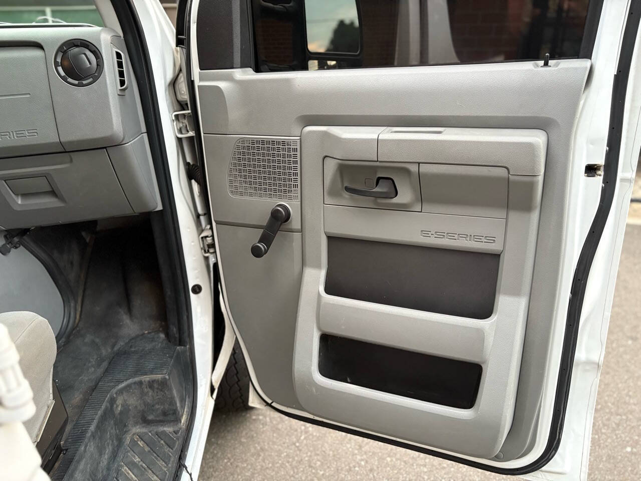 Used 2012 Ford E-150 and Econoline 150 RWD image 29