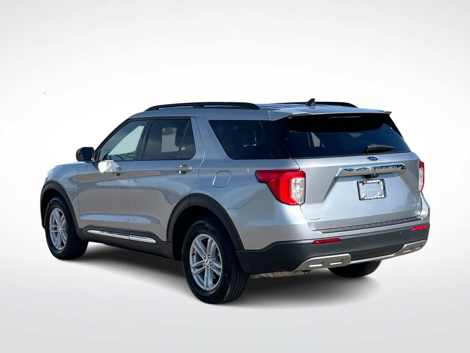 Used 2024 Ford Explorer XLT w/ Equipment Group 202A AWD/4WD image 6