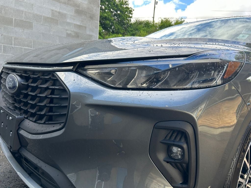 Used 2025 Ford Escape SE FWD image 32