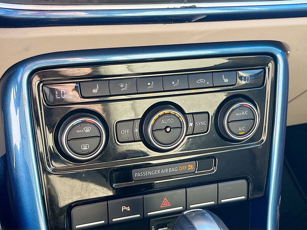 Used 2019 Volkswagen Beetle 2.0T SE w/ SE Premium Package FWD image 16