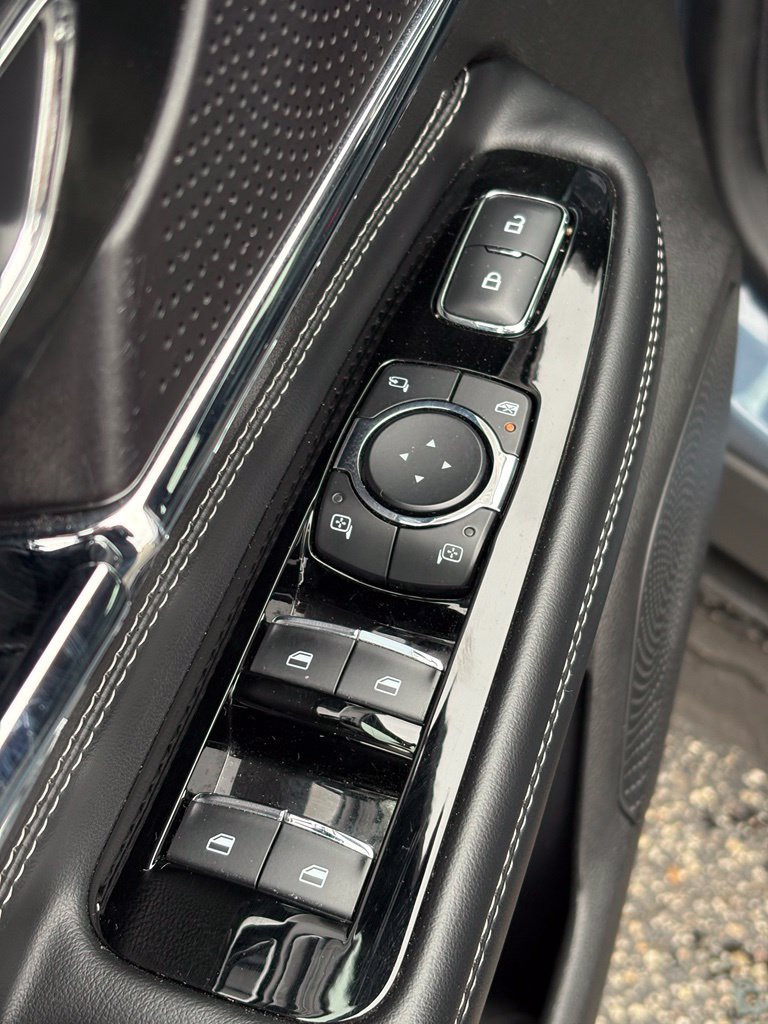Used 2023 Lincoln Corsair AWD image 9