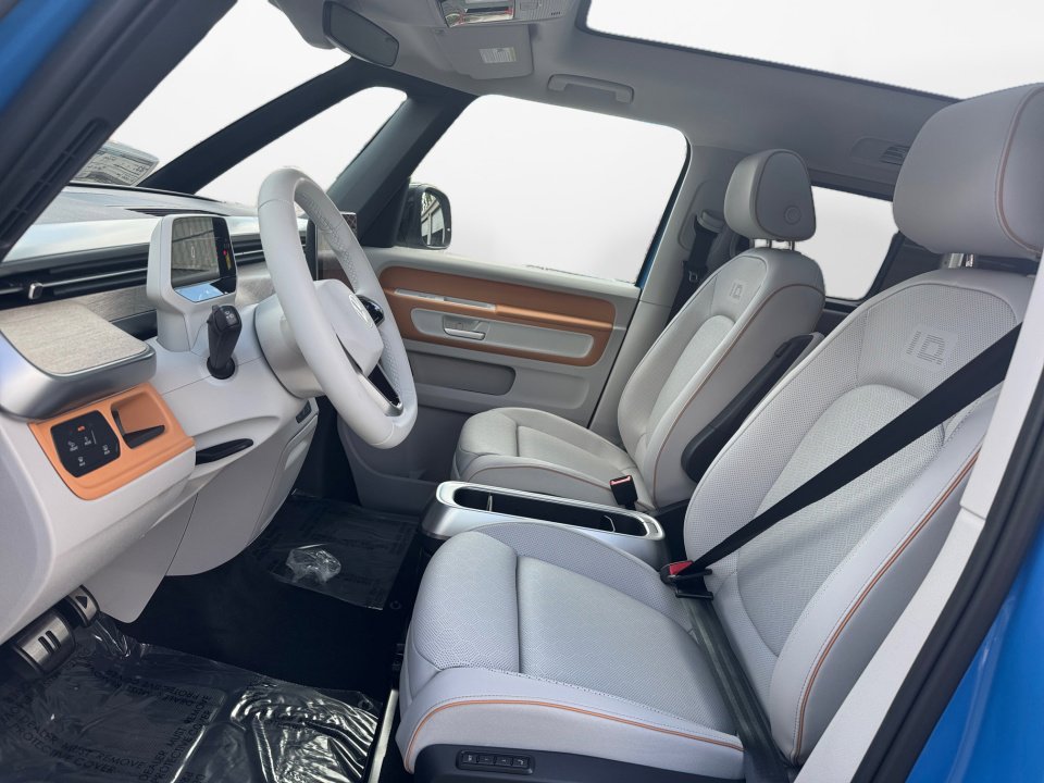 New 2025 Volkswagen ID. Buzz 1st Edition image 9