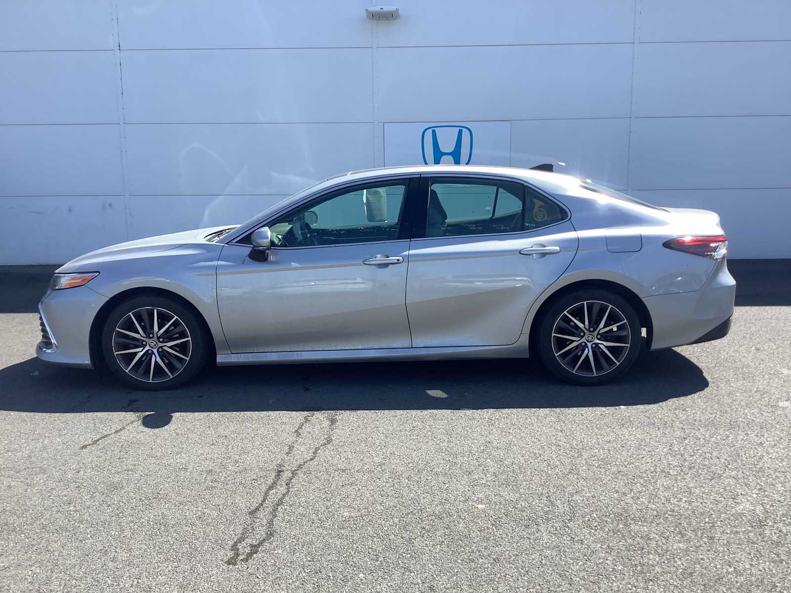 Used 2021 Toyota Camry XLE w/ Navigation Package AWD/4WD image 2