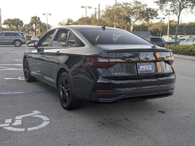 Used 2024 Volkswagen Jetta SE w/ Panoramic Sunroof Package image 8