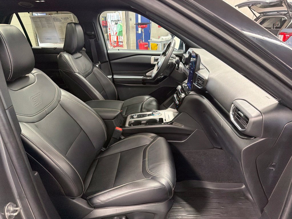 Certified 2024 Ford Explorer ST w/ Technology Package AWD/4WD image 9