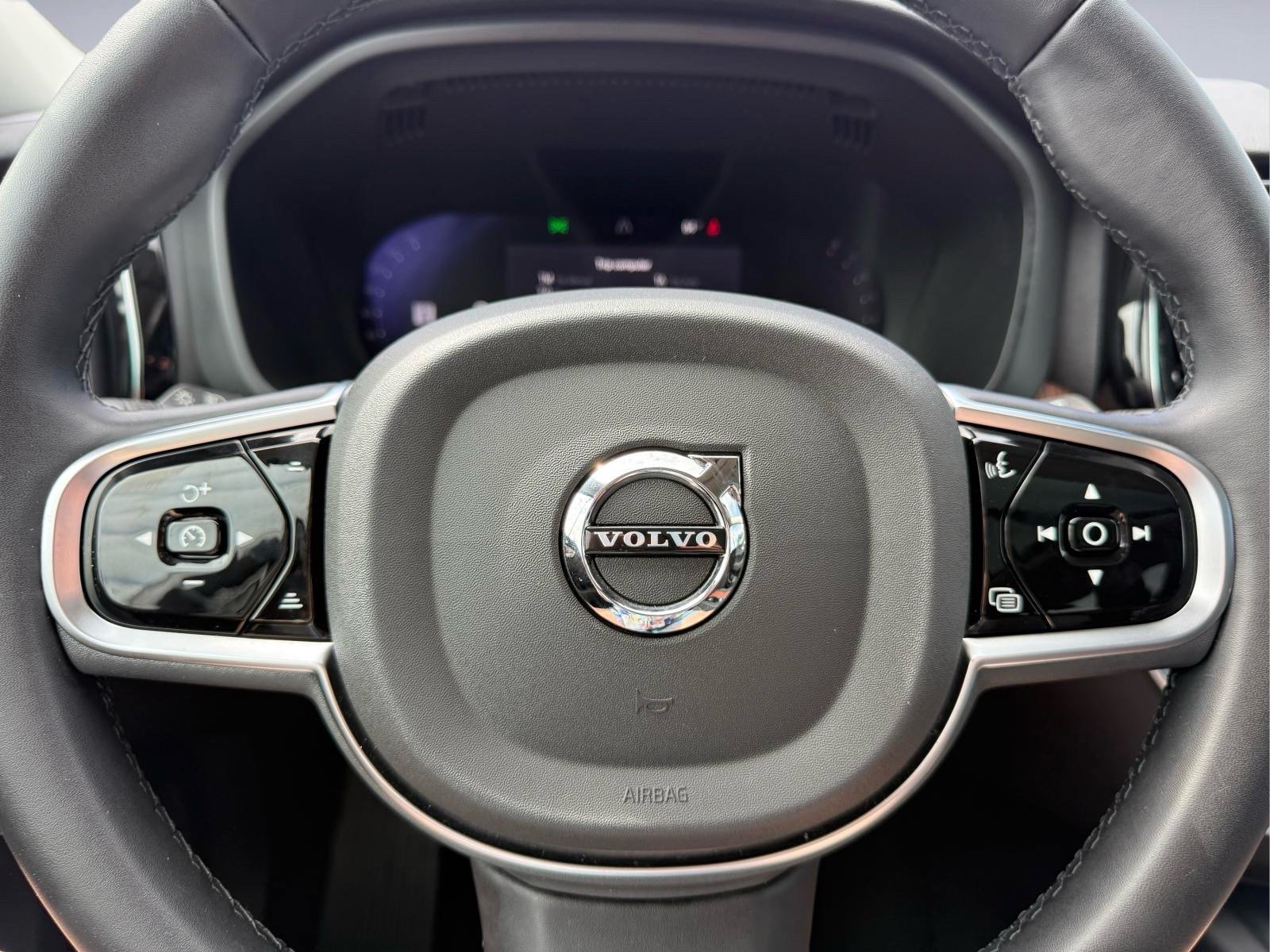 Used 2024 Volvo XC60 B5 Plus AWD/4WD image 30