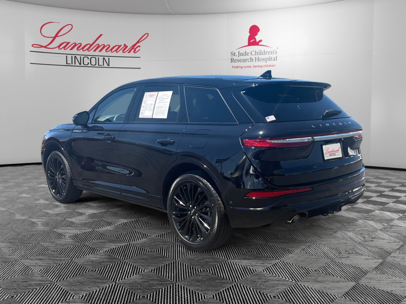 Certified 2024 Lincoln Corsair AWD w/ Equipment Group 102A image 3