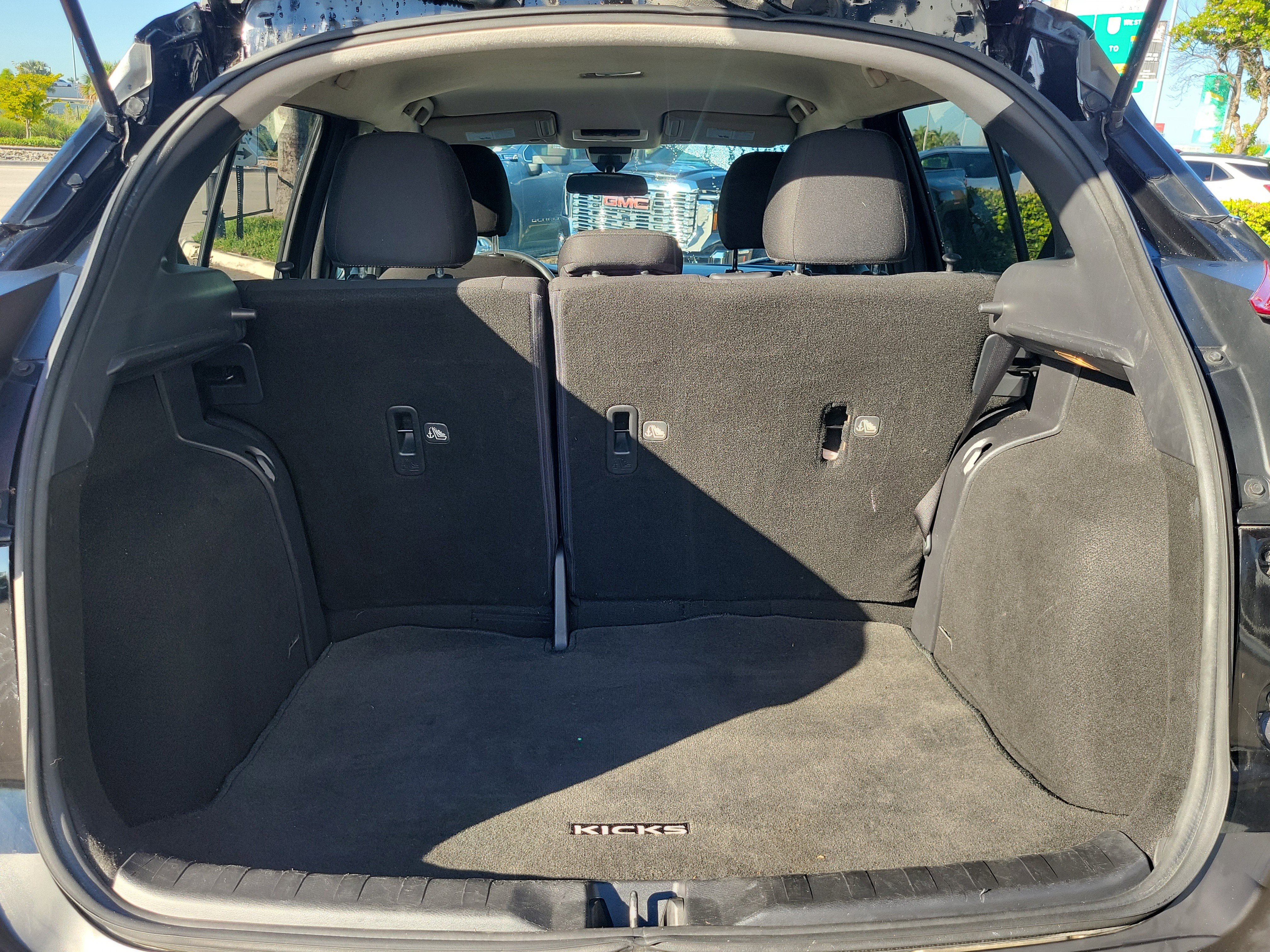 Used 2020 Nissan Kicks S image 15