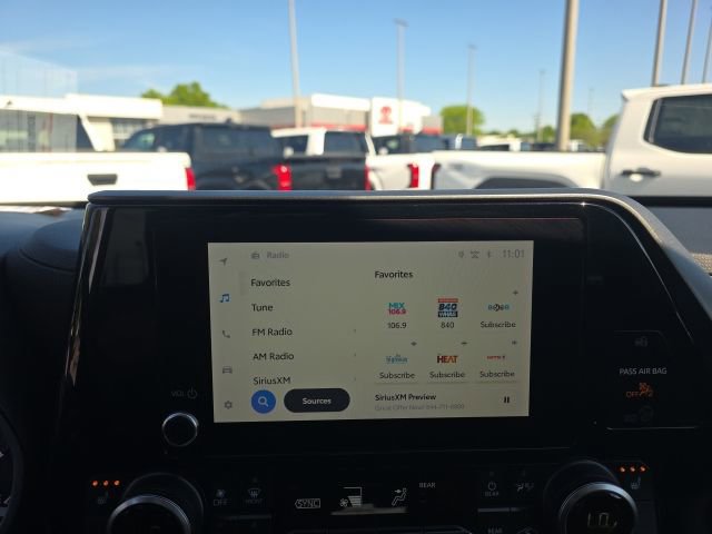 Used 2024 Toyota Highlander XLE AWD/4WD image 20