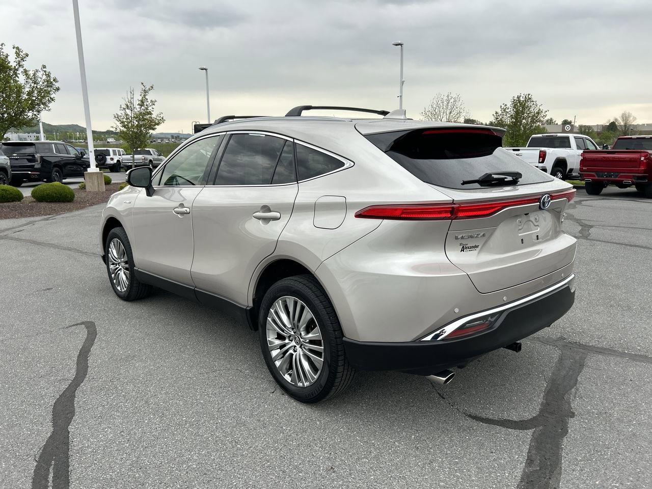 Used 2021 Toyota Venza XLE w/ Softex Package AWD/4WD image 5