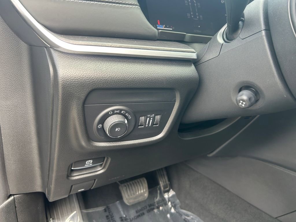 Used 2022 Jeep Grand Cherokee Overland w/ Adv Protech Group III image 21