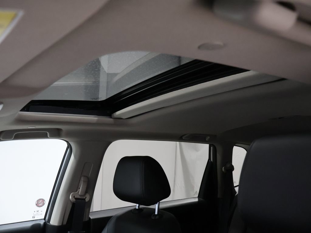 Used 2025 Honda CR-V EX-L image 8