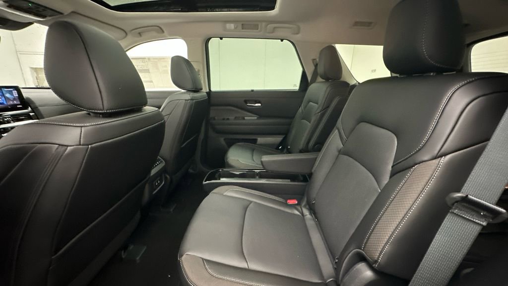 New 2026 Nissan Pathfinder SL w/ SL Premium Package image 10