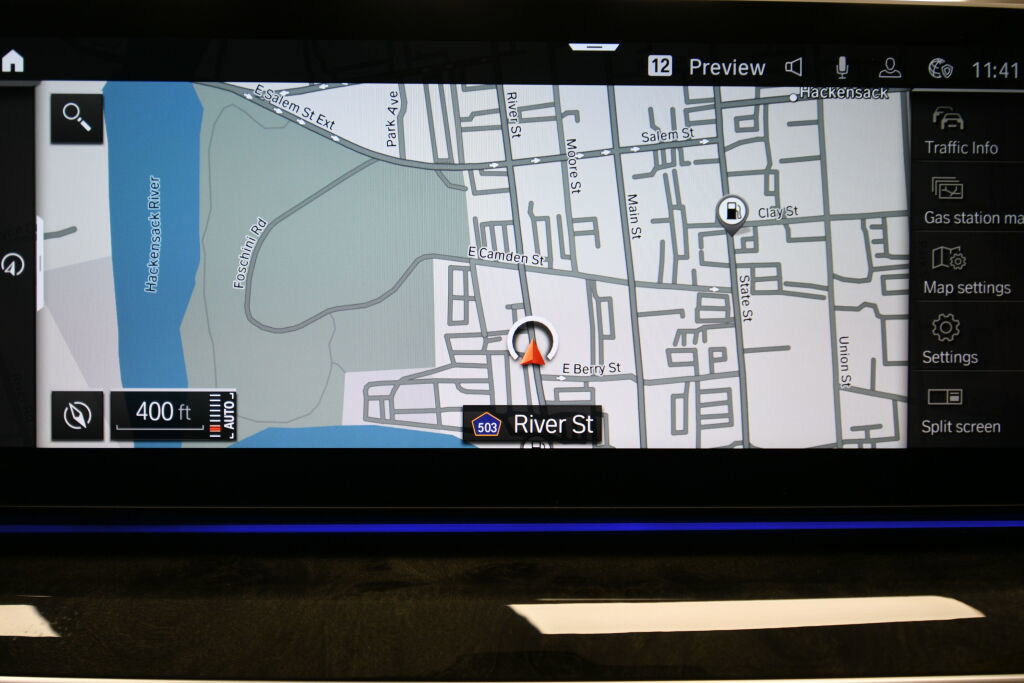 Used 2022 BMW M550i xDrive w/ Executive Package image 16