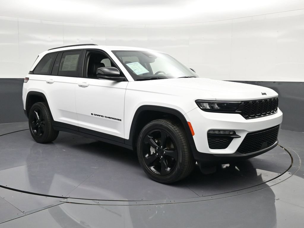Used 2024 Jeep Grand Cherokee Limited w/ Black Appearance Package AWD/4WD image 5