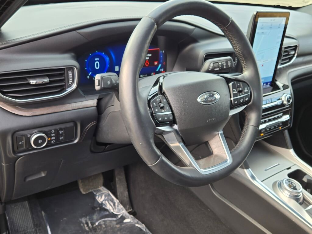 Used 2023 Ford Explorer Platinum w/ Technology Package image 28