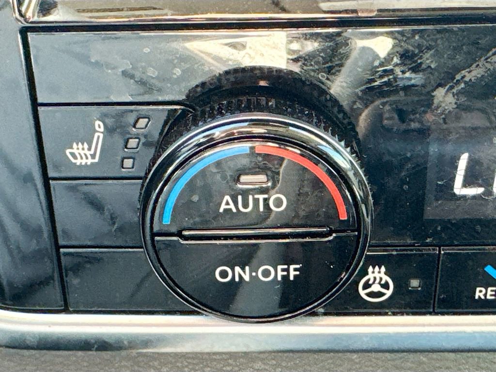 Used 2023 Nissan Rogue SL w/ SL Premium Package image 24