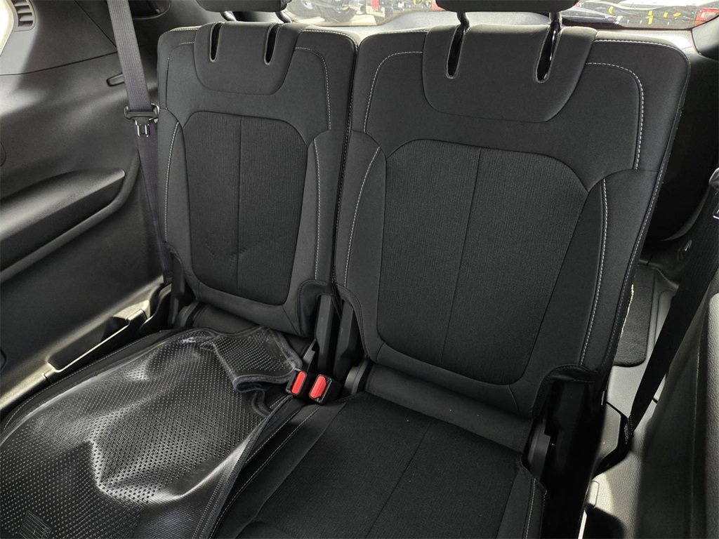 New 2025 Jeep Grand Cherokee L Laredo image 13