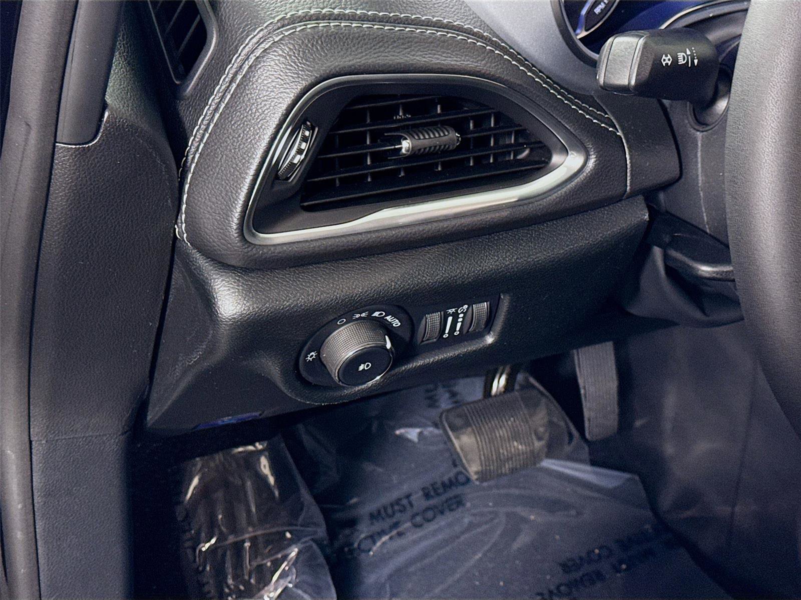 New 2026 Chrysler Pacifica Limited FWD image 5