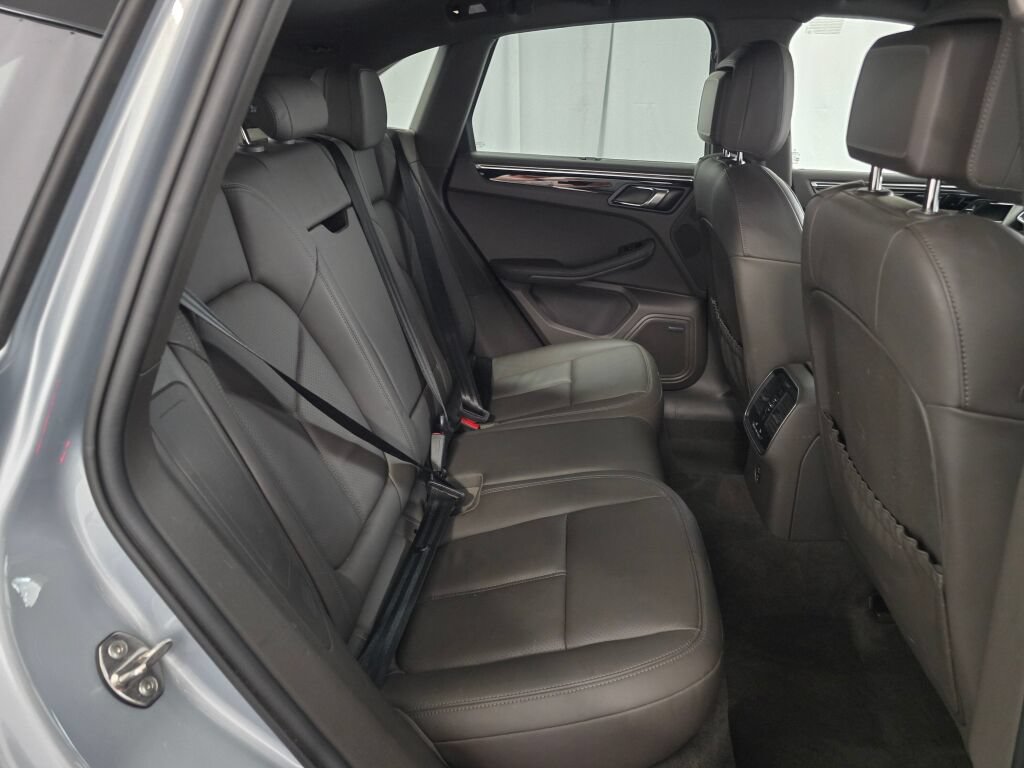 Certified 2024 Porsche Macan AWD/4WD image 25
