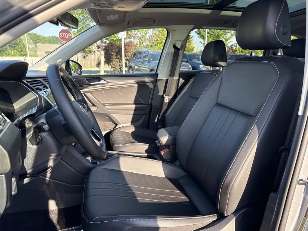 Used 2023 Volkswagen Tiguan SE AWD/4WD image 10