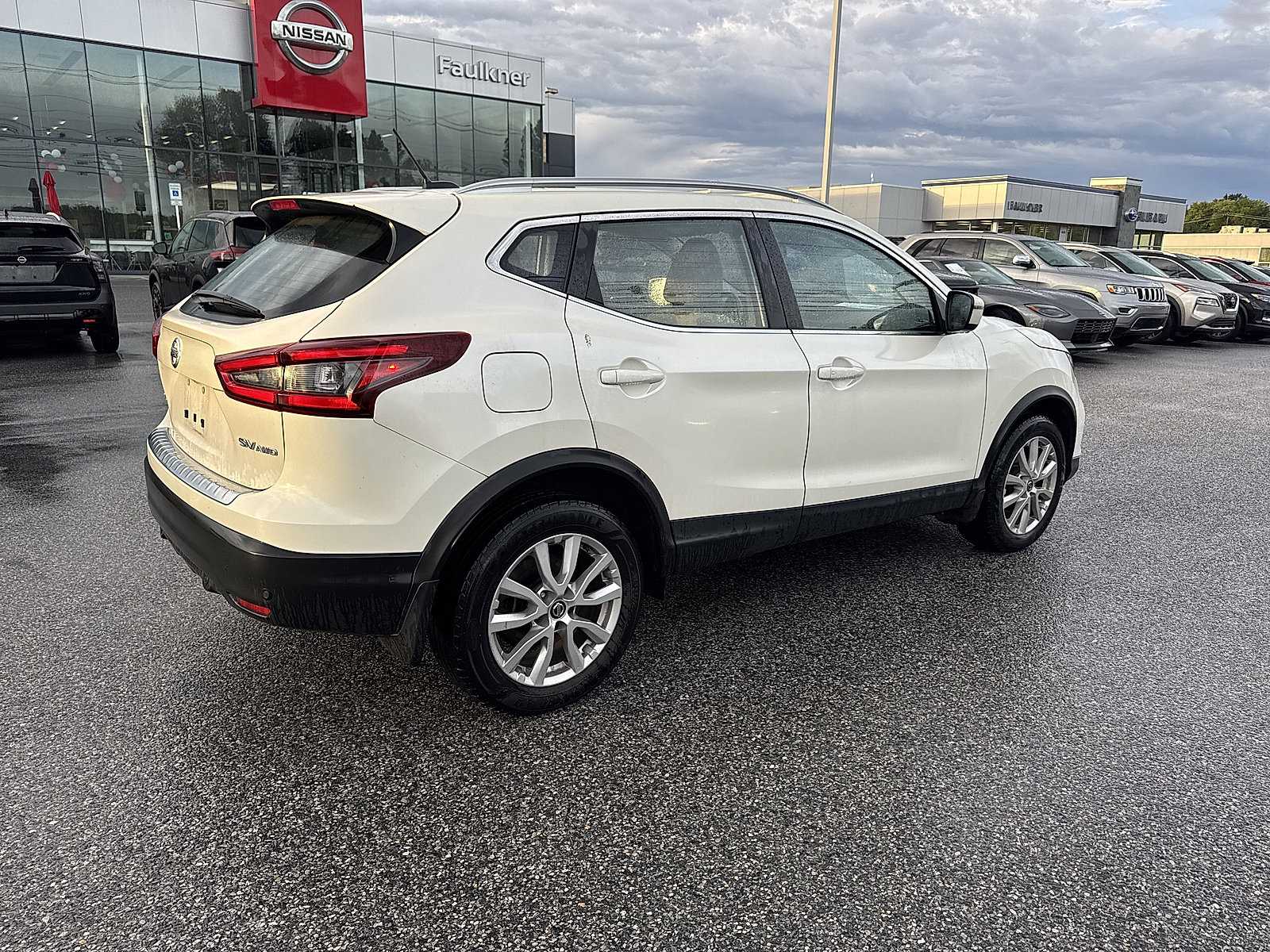 Used 2021 Nissan Rogue Sport SV AWD/4WD image 3
