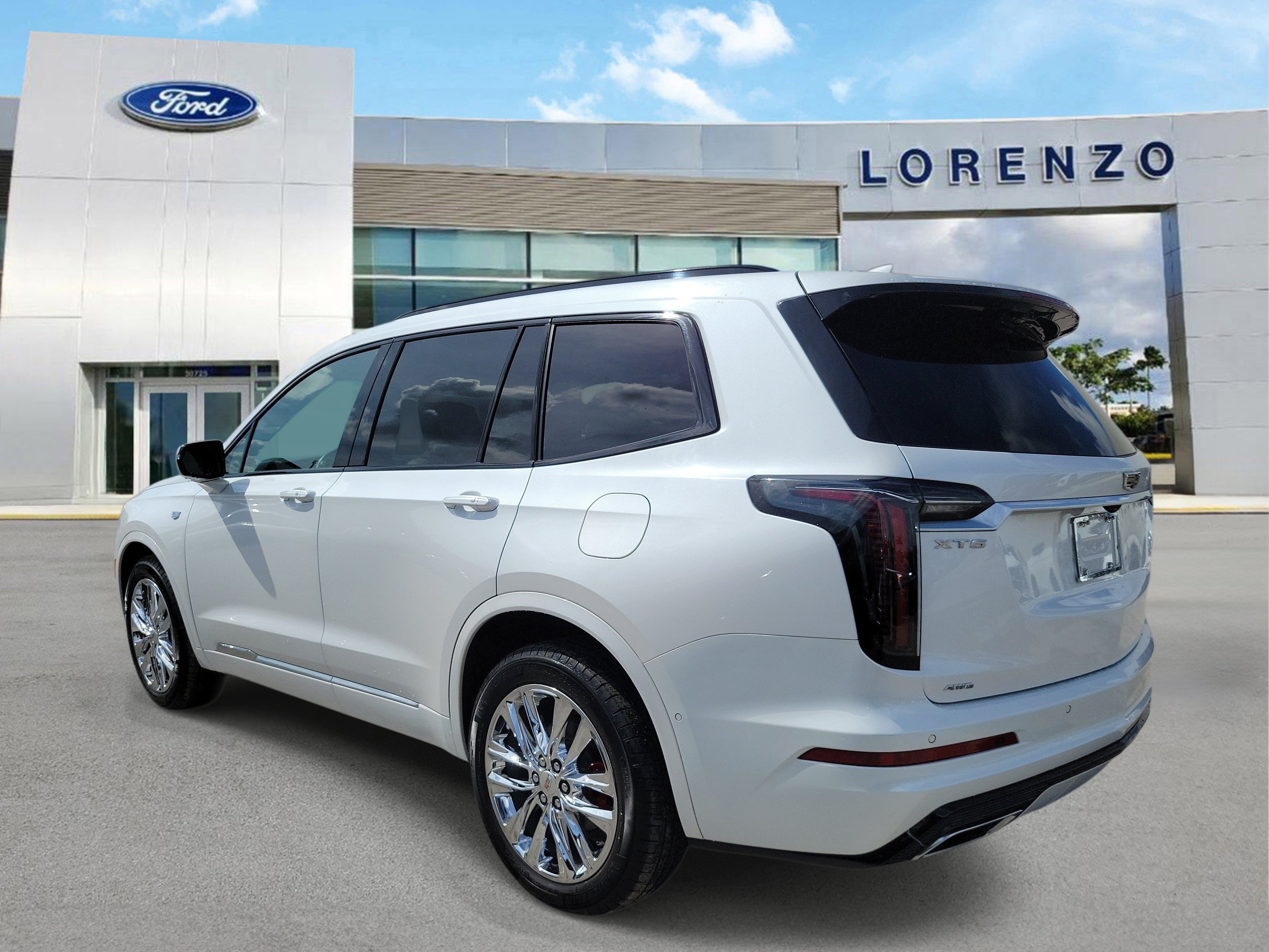 Used 2023 Cadillac XT6 Sport w/ Technology Package AWD/4WD image 7