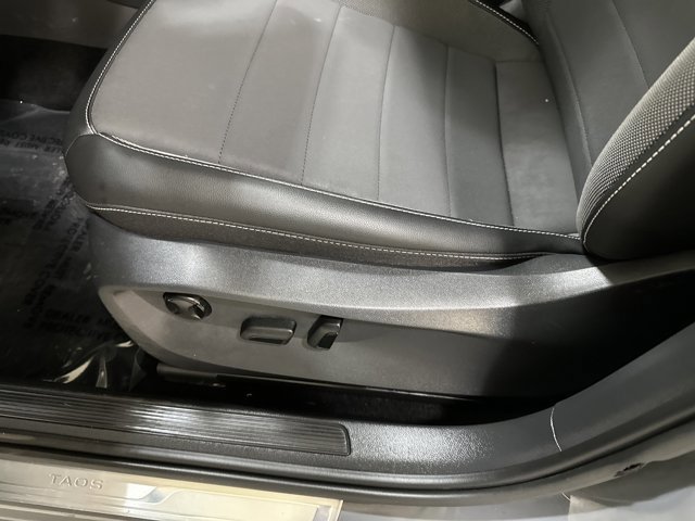 Certified 2022 Volkswagen Taos SE image 16