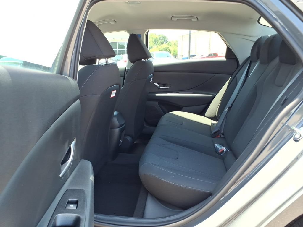 New 2026 Hyundai Elantra SE FWD image 9