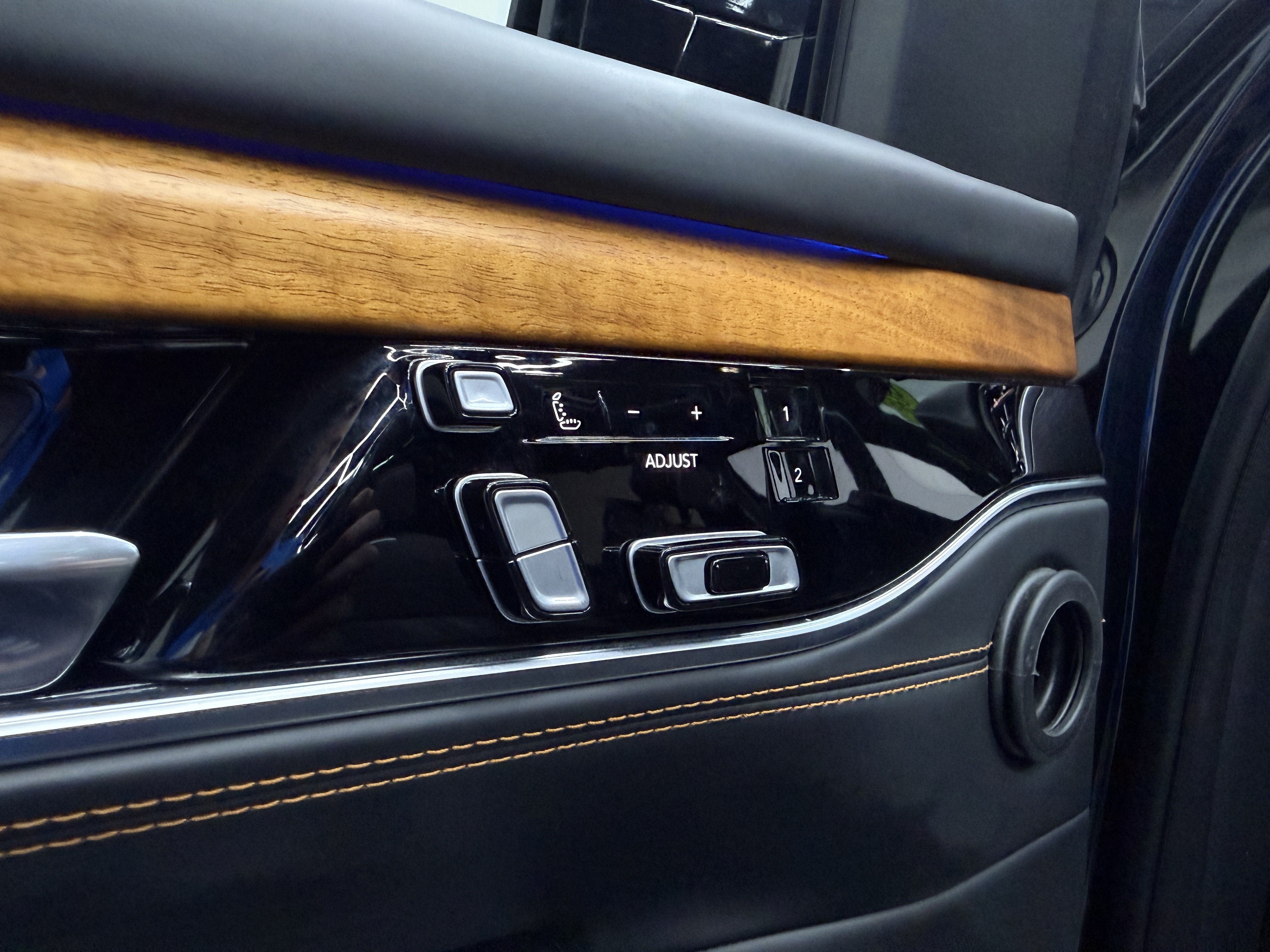 Used 2022 Jeep Grand Wagoneer Series III w/ Rear-Seat Entertainment Group AWD/4WD image 7