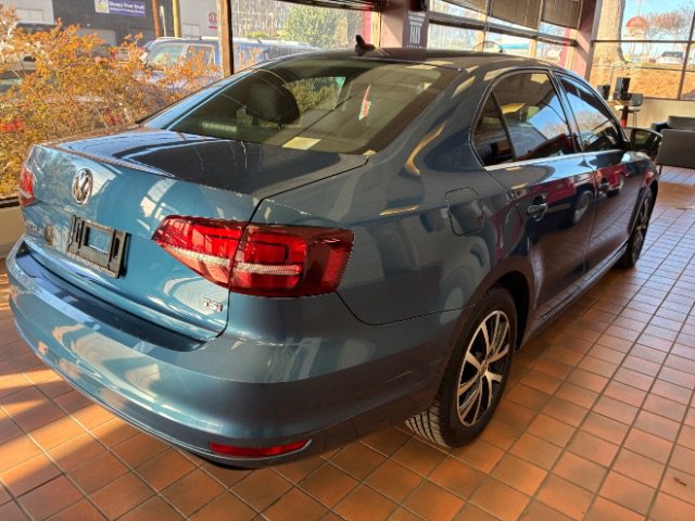 Used 2017 Volkswagen Jetta SE image 5