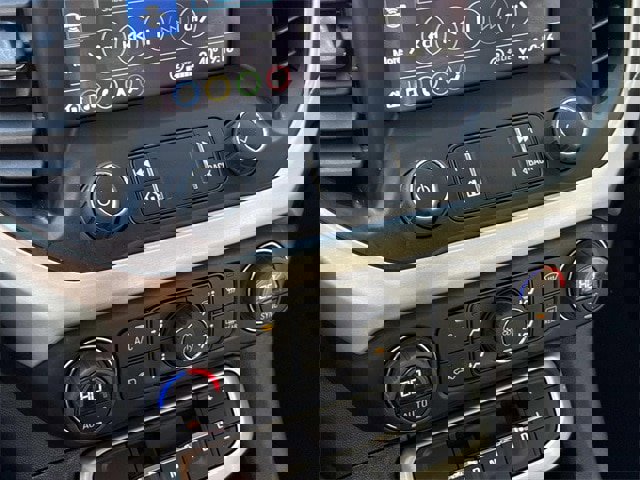 Used 2023 GMC Acadia SLT image 32