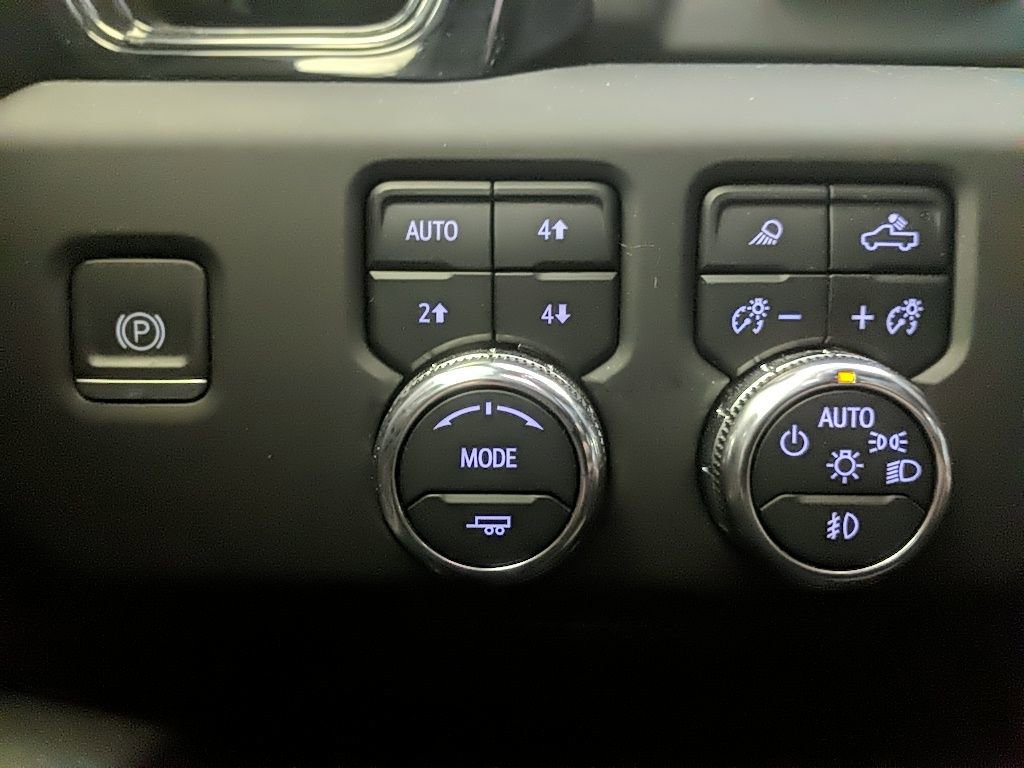 Used 2024 GMC Sierra 2500 AT4 w/ Technology Package image 25
