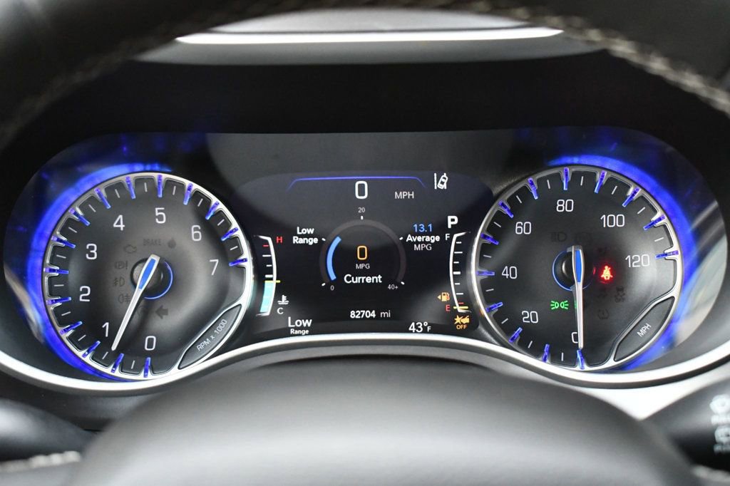 Used 2022 Chrysler Pacifica Touring-L image 19