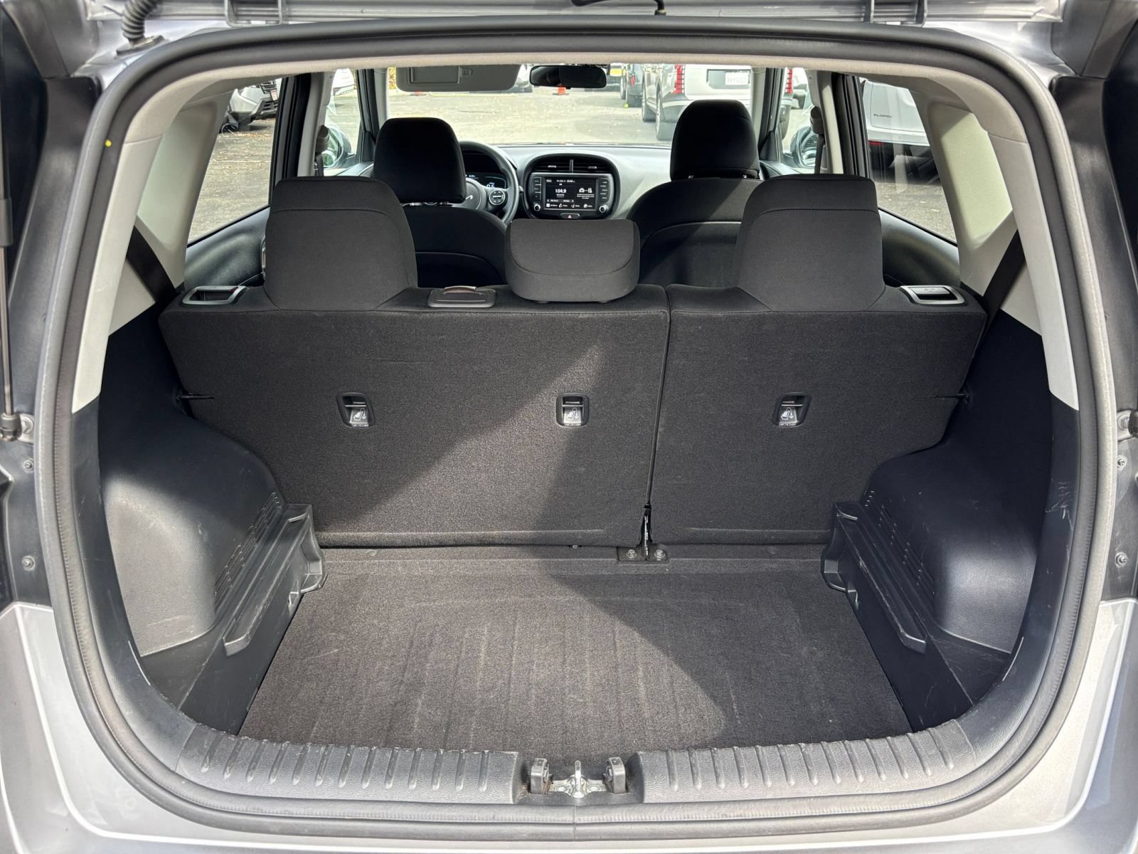Used 2025 Kia Soul LX w/ LX Technology Package FWD image 28