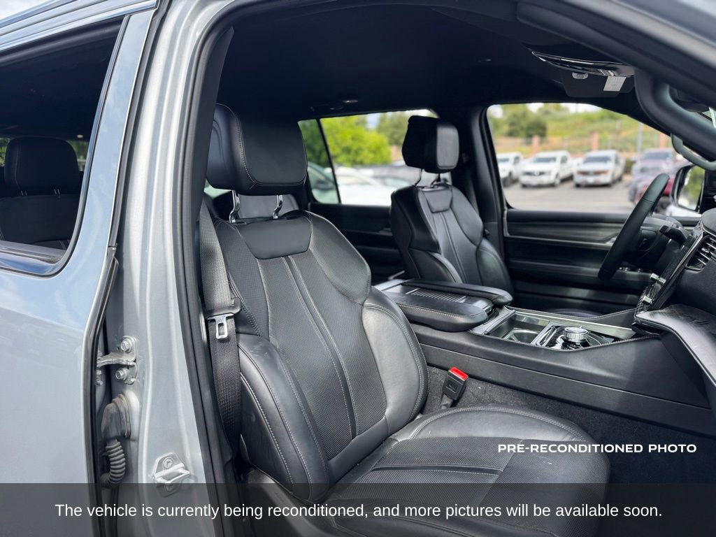 Used 2023 Jeep Wagoneer Series II AWD/4WD image 15