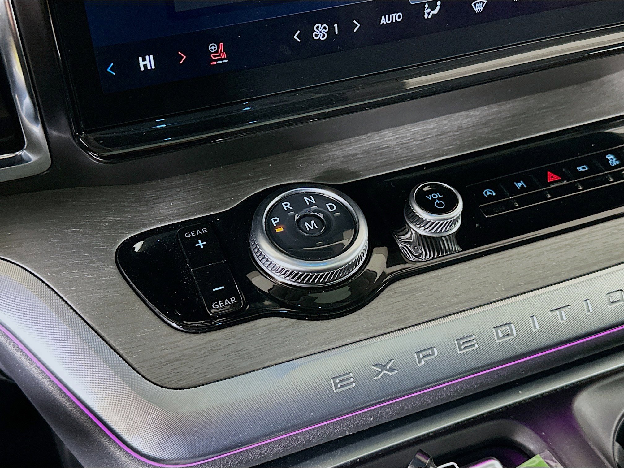 Used 2025 Ford Expedition Platinum image 25