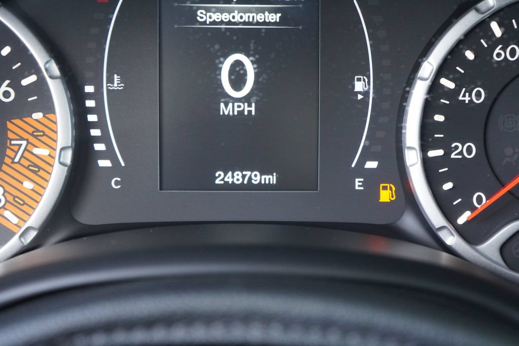 Used 2019 Jeep Renegade Latitude w/ Cold Weather Group FWD image 20