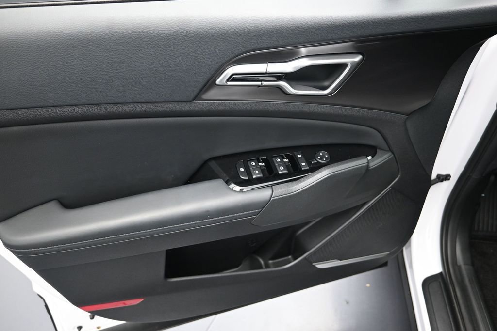 Used 2025 Kia Sportage EX FWD image 10