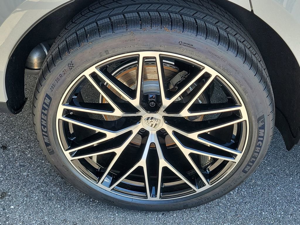 New 2026 Porsche Macan image 13